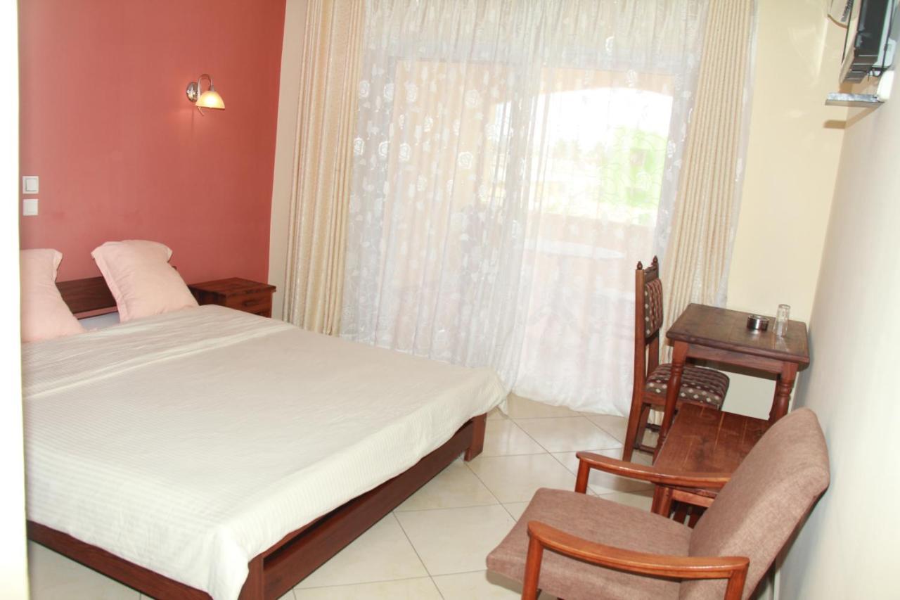 Hotel Menabe Morondava Extérieur photo